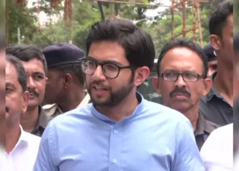 “ये डर अच्छा है”, आदित्य ठाकरेंनी मनेसच्या वरळीतील पोस्टरची उडवली खिल्ली