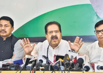 Congress : फुटलेल्या 8 आमदारांची काँग्रेसमधून हकालपट्टी होणार? 19 जुलैला होणार मोठा निर्णय