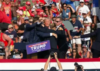 Donald Trump Attacked VIDEO : डोनाल्ड ट्रम्प यांच्यावर भरसभेत गोळीबार, दोघांचा मृत्यू