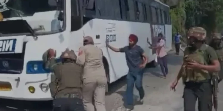 Amarnath Yatra : बसचे ब्रेक फेल, जवानांनी असे वाचवले 40 अमरनाथ यात्रेकरुंचे प्राण