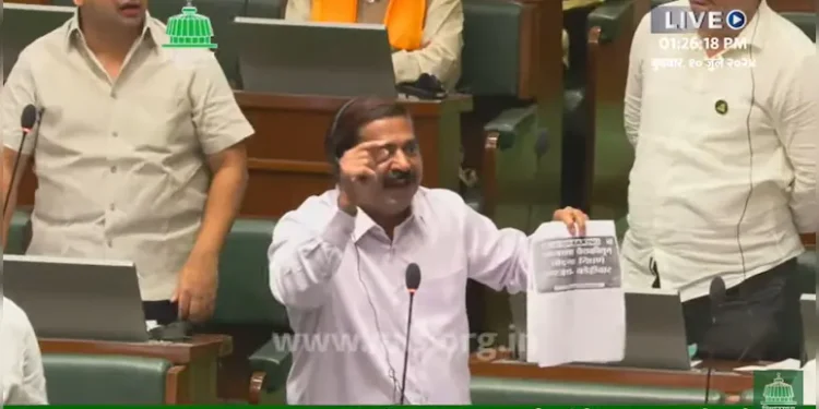 आरक्षणाचा मुद्दा पेटला! विधानसभेत विरोधक-सत्ताधारी भिडले, जोरदार हंगामा