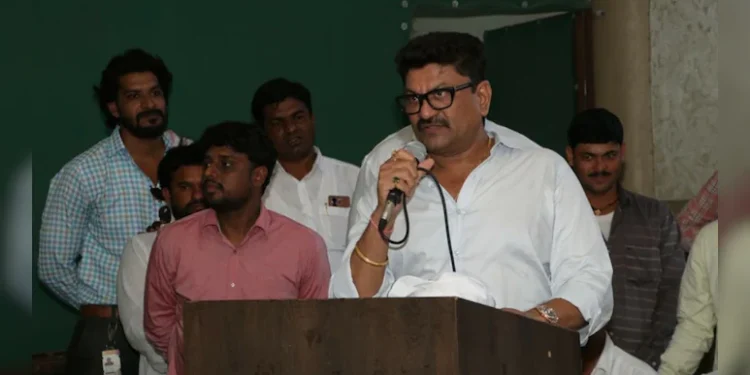 ‘पक्षश्रेंष्ठींनी कारवाई केली नाही म्हणून डेअरिंग वाढली’, काँग्रेस आमदारानं सांगितलं गद्दारांचं सत्य