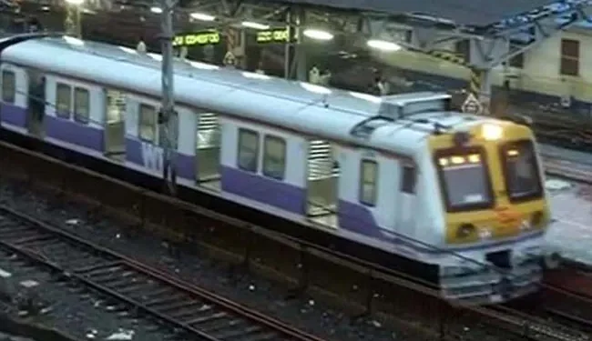 मुंबईतील 8 रेल्वे स्टेशनची नावे बदलणार, विधानपरिषदेत ठराव मंजूर