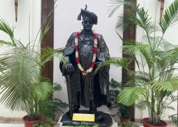 दिल्लीतील शाहू महाराजांचा पुतळा बदलण्याची मागणी का सुरु झाली आहे?