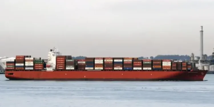 अदाणी समूहाच्या विळिण्यम बंदराने रचला इतिहास, 2000 हून अधिक कंटेनर घेऊन पहिली मदर शिप दाखल