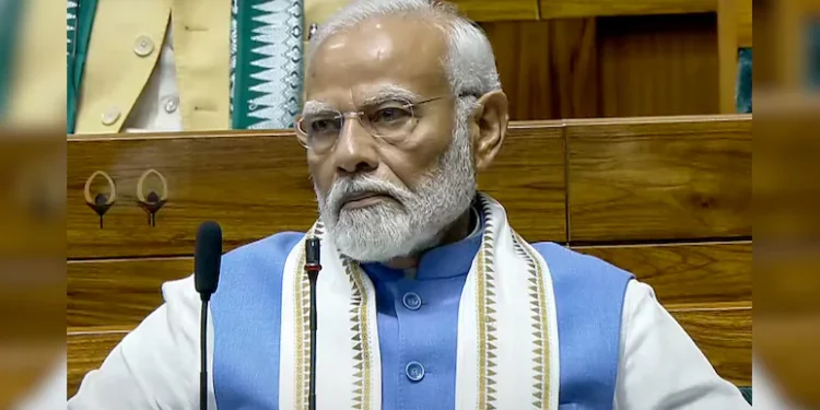 भाषण सुरु असतानाच बसले मोदी, राहुल गांधींवर भडकले अध्यक्ष! नेमकं काय झालं?