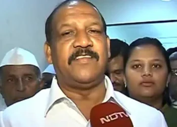 ‘पालकमंत्री बेपत्ता’ पवारांचा कार्यकर्त्या थेट पोलिसात गेला, पुढे काय झालं?